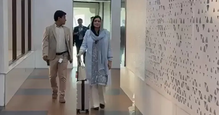 বিমান বন্দরে ডা. জুবাইদা রহমান